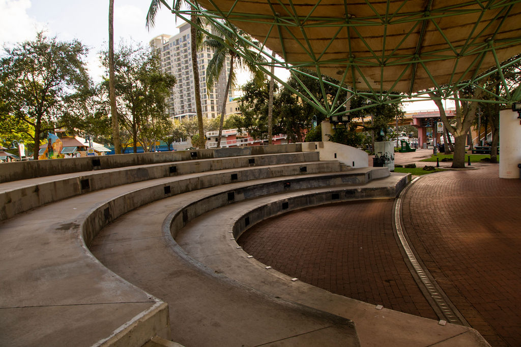Huizenga Plaza16